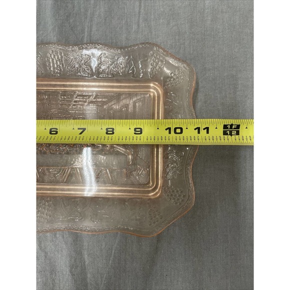 The Last Supper Vintage Tiara Indiana Glass Bread Plate Tray Pink 11" x 7" Chrty - Picture 7 of 9